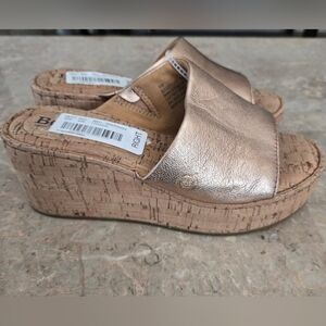 Born Women's Shilo Platform Slides.  (Rose gold )  Size 6
